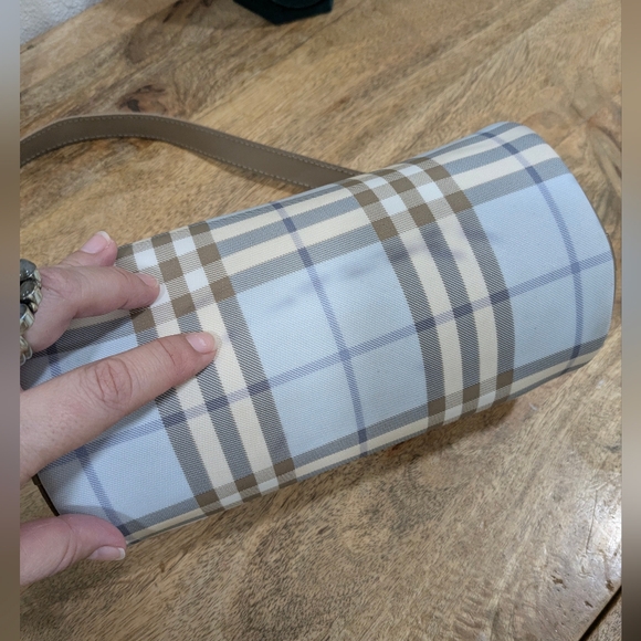 Burberry Barrel Bag - Picture 4 of 16
